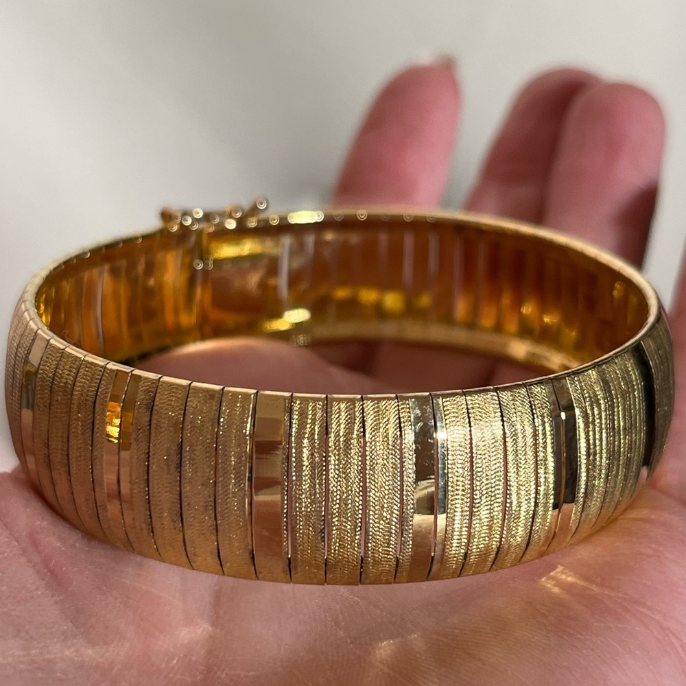 Vintage 80 90 Gold Vermeil Oversized Mobwife Classic Italy thick wide Bracelet - Picture 1 of 17